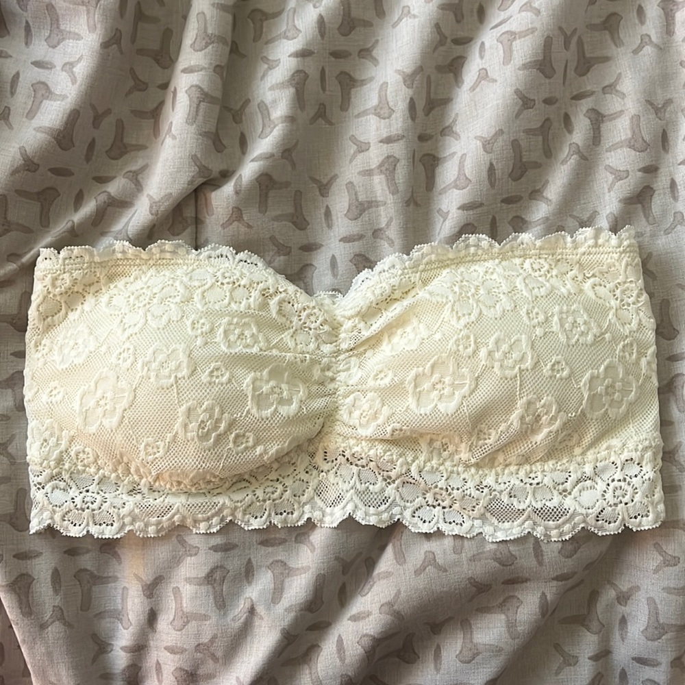 Cream Lace Strapless Bra M/L